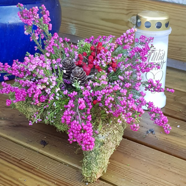 Beställ Mosshjärtan blomsterarrangemang mosshjärta gravdekoration